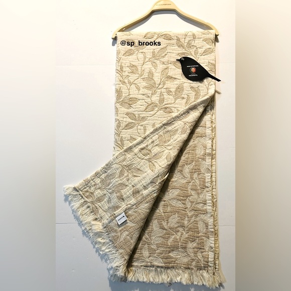 Piscatextil Other - 🎁Piscatextil Throw Blanket - Leaves on Vines - Cream and Caramel